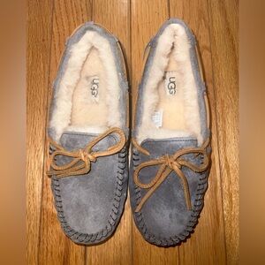 UGG Gray Suede Moccasin slippers 6w